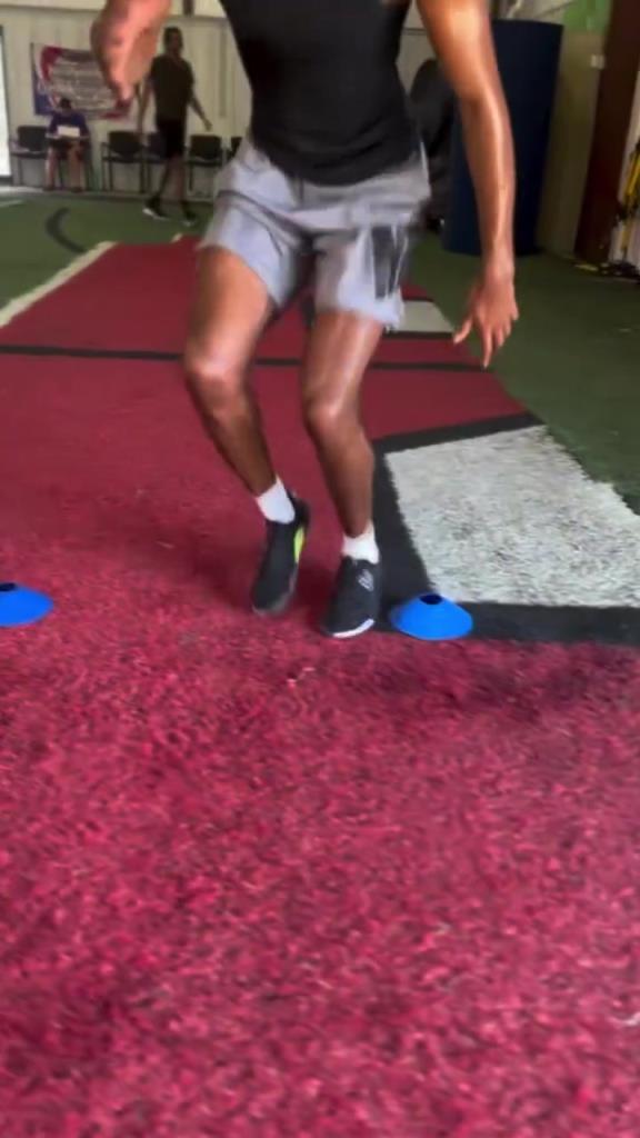 冠军射手!认真训练的以赛亚乔!这身材很完美啊!