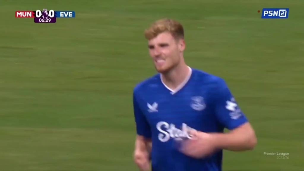 曼联逃过一劫!巴因德尔扑出任意球,奥布莱恩补射空门击中立柱!