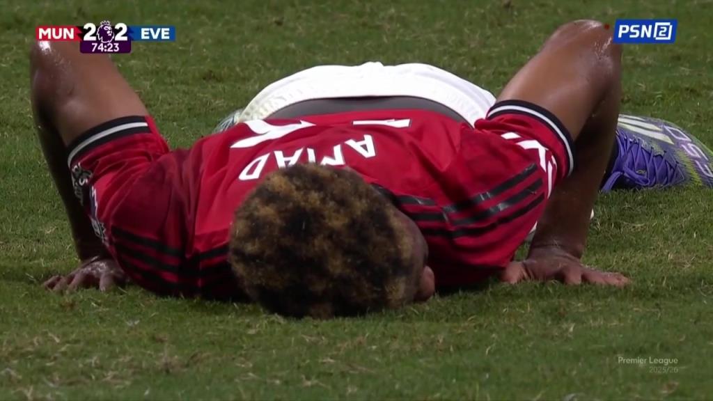 倒霉！阿玛德解围击中海文皮球窜入自家球门！