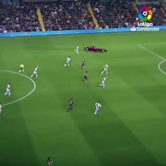 招牌倒三角！名场面：阿尔巴，你怎么在场上开跑车？