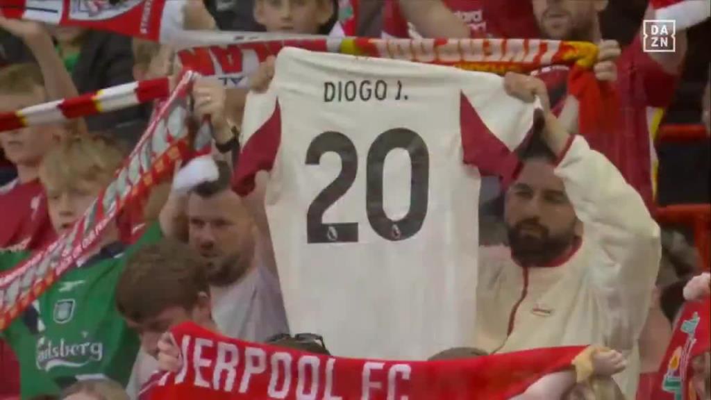 致敬若塔!安菲尔德全场高唱《你永远不会独行》!