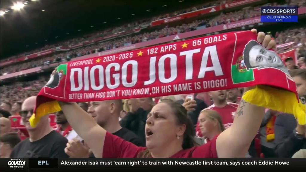 永远的利物浦20号!利物浦vs毕巴比赛第20分钟,全场鼓掌致敬若塔