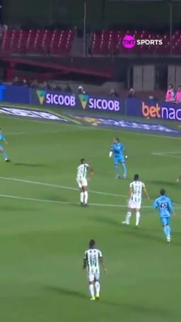 罕见暴怒!内马尔禁区内要地面球但队友给传了高球,现场暴怒发火