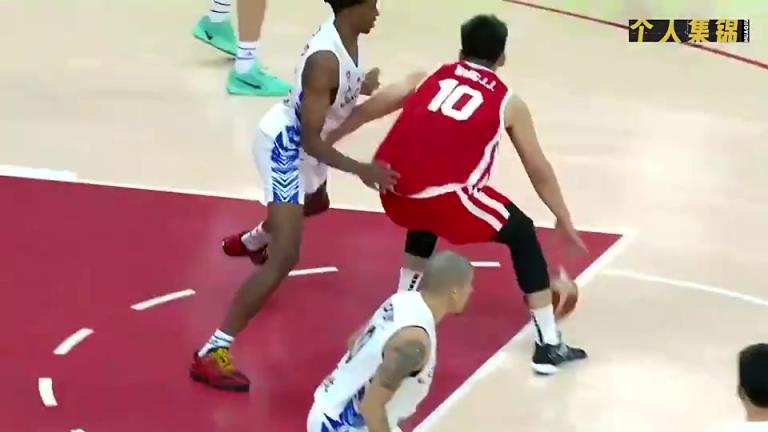 中国男篮最亮眼球员!王俊杰此前热身赛独得16分,风格独树一帜