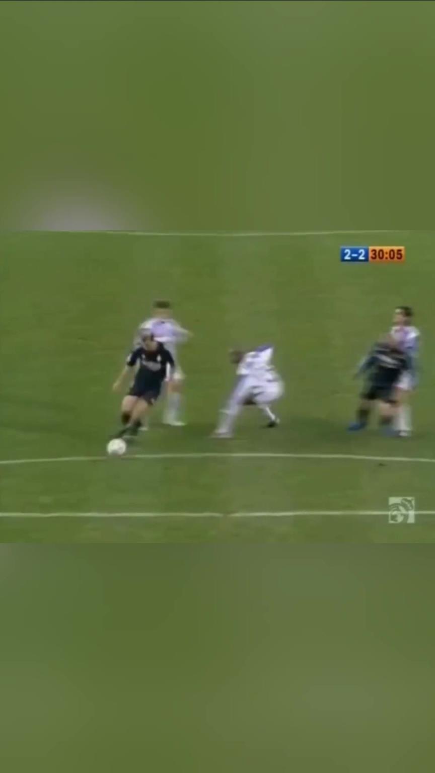 差点神作!齐达内最可惜的一球!华丽招牌马赛回旋过人射门竟打高