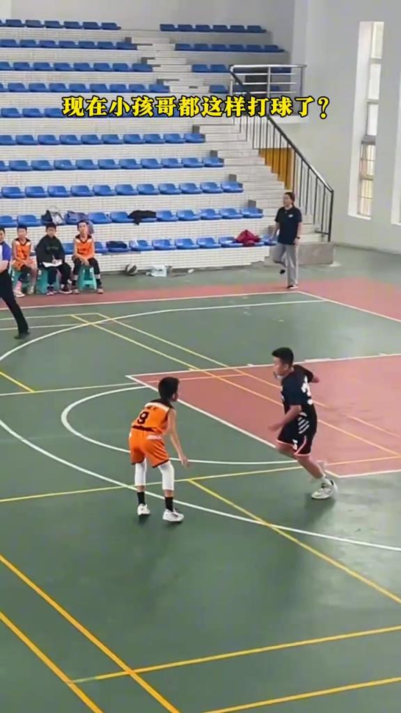 小孩子防守的每个动作都判断对了,还是没能阻止对手得分