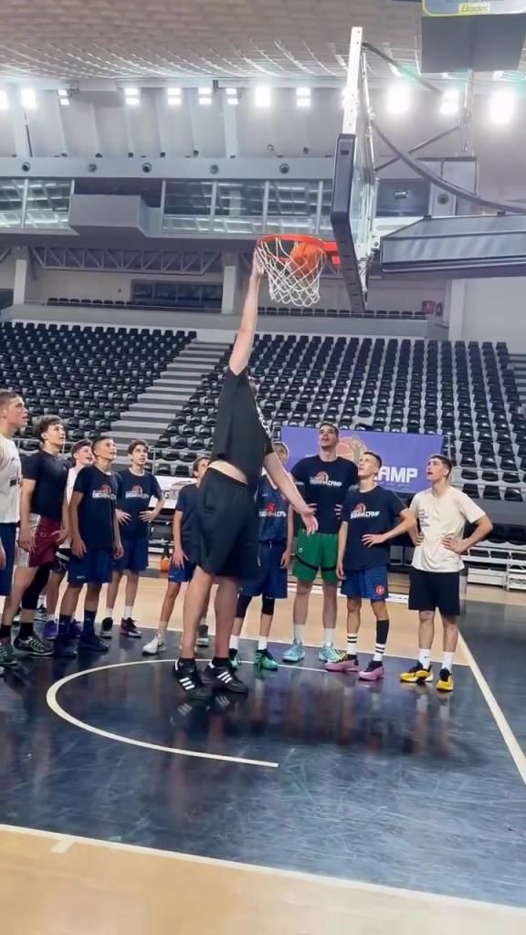 黑山巨兽!黑山大汉斯拉夫科上演站扣好戏!