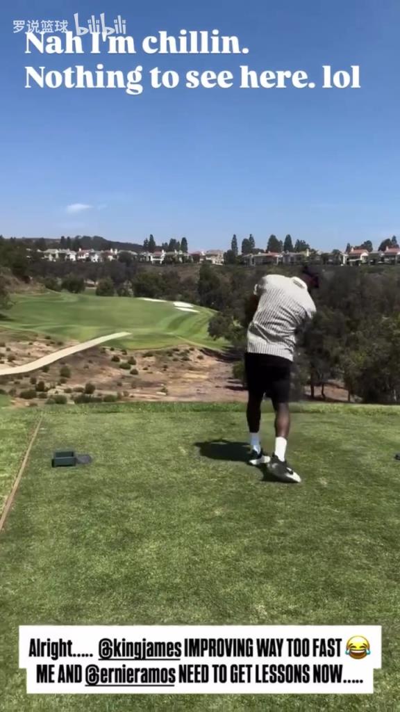 轻松加愉快!詹姆斯休赛期:高尔夫进步明显,与妻子一起练普拉提