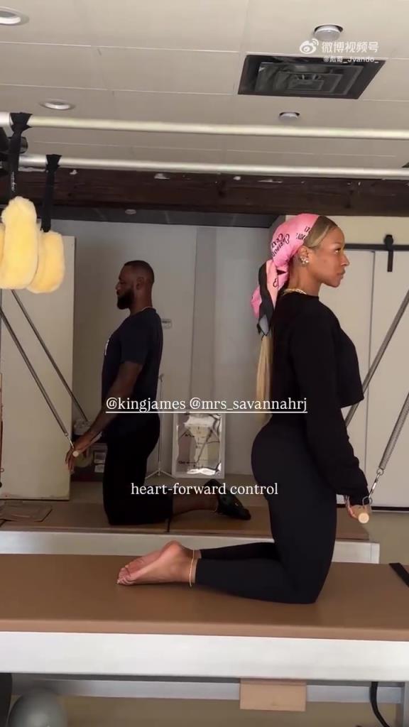 詹姆斯和詹嫂一起训练,看着有模有样的哦