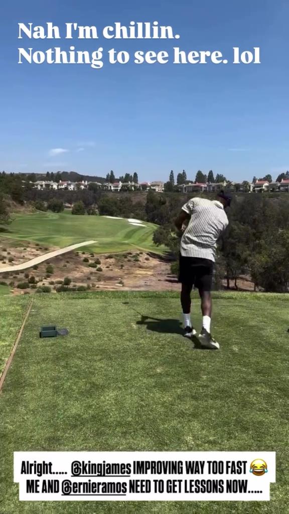 詹姆斯打高尔夫被朋友夸赞!回应道:我就随便打打