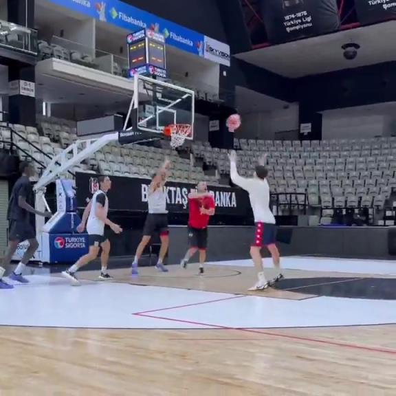 申京打半场充分展示运控技术,这是想打后卫了?