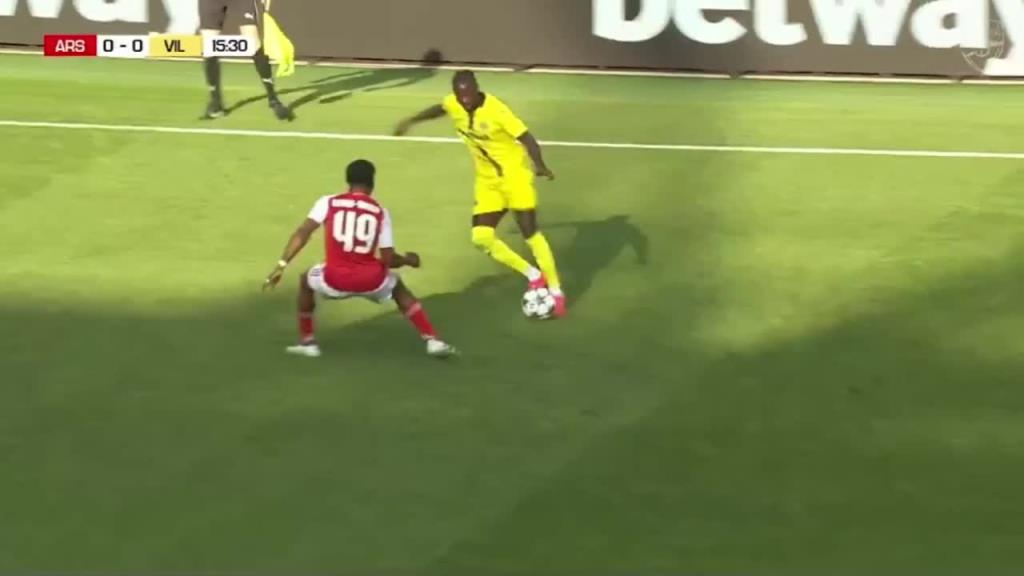 枪手后防失误!基维奥尔门前没有解围,佩佩跟进补射破门!