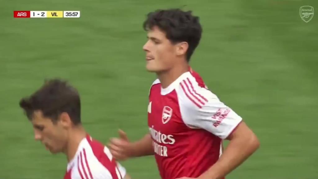 枪手扳回一城!马丁内利角球助攻,诺尔高无人盯防头球破门!