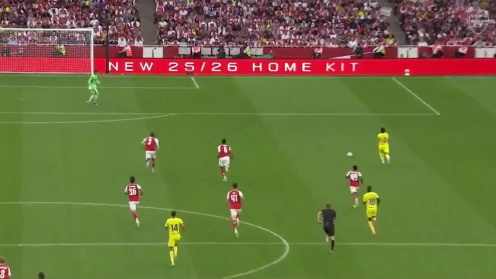 太快了!黄潜断球一脚直塞撕破枪手防线!丹朱马单刀长驱直入破门