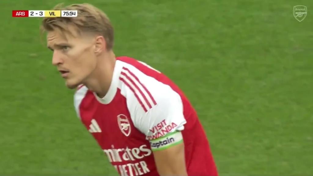 枪手15岁小将道曼造点!厄德高主罚点球轻松打进!