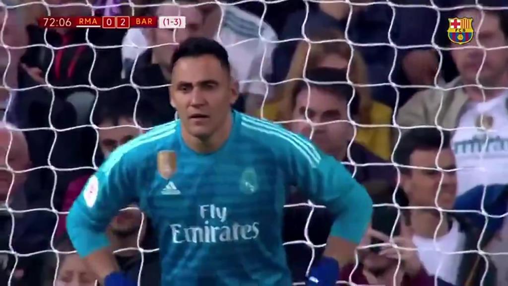 导播懂故事的?苏牙打进勺子点球,镜头给到前皇马门将纳瓦斯