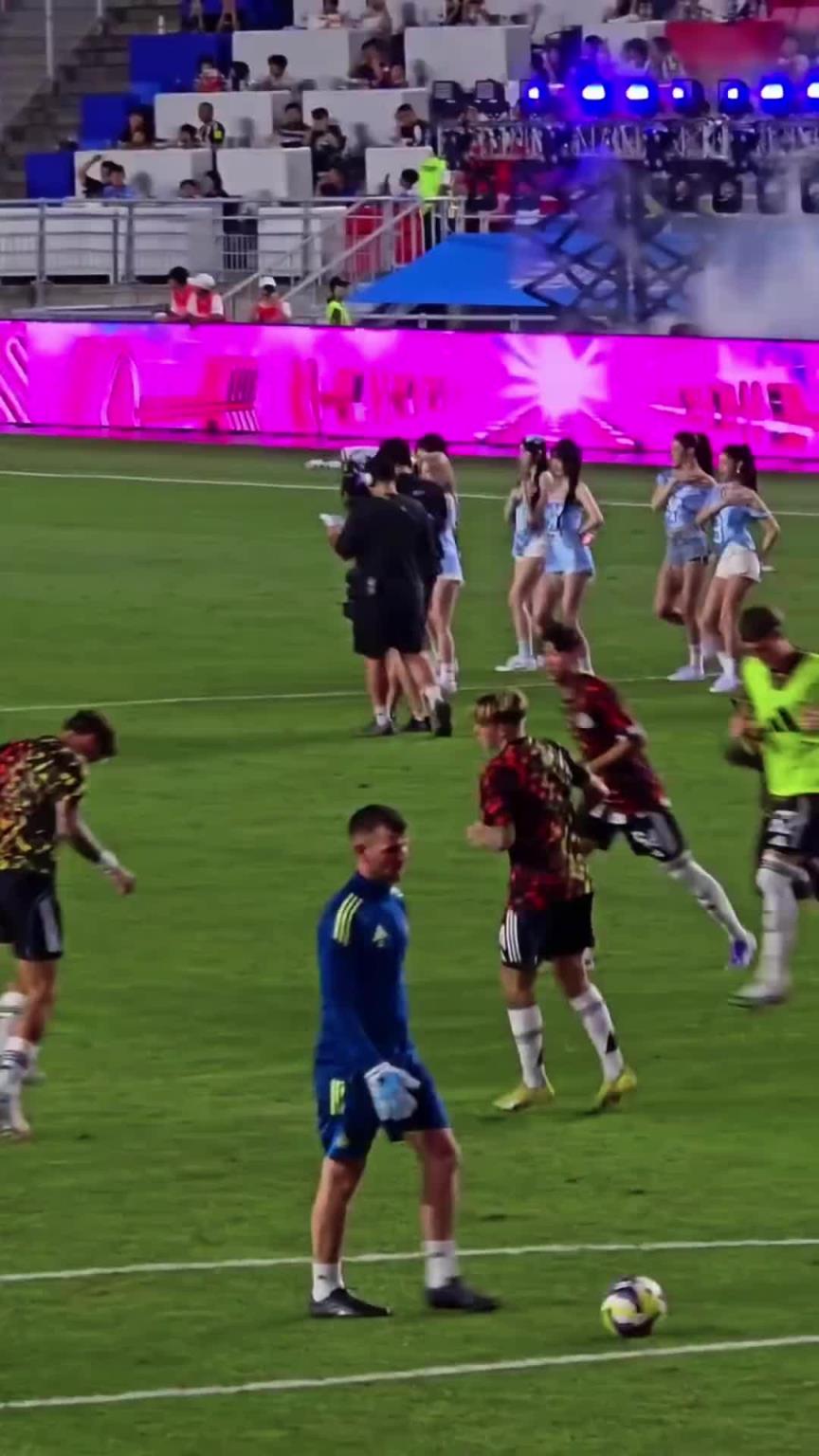 男凝女团?不要质疑职业球员对足球的态度