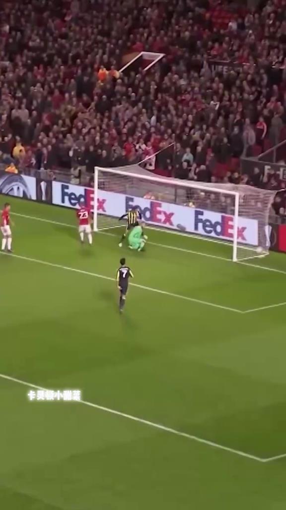 名场面:范佩西攻破曼联球门,却赢得老特拉福德满场掌声!