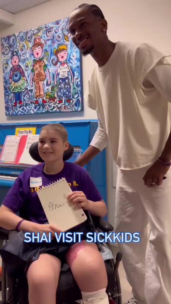 优质偶像!SGA今日造访了多伦多的儿童医院,与孩子们互动!