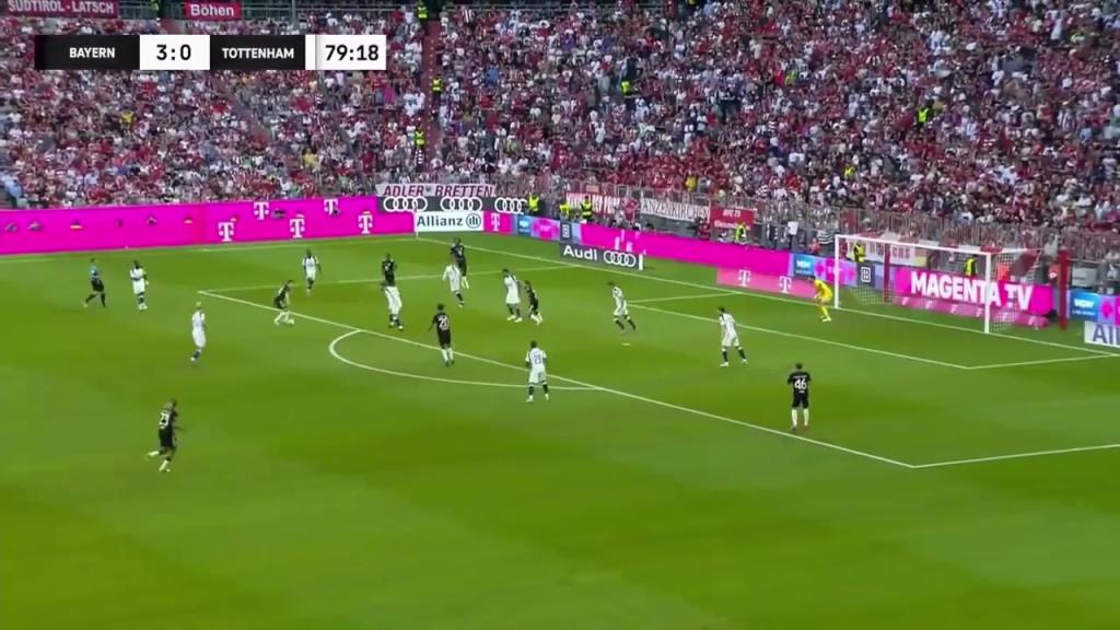 拜仁小将阿萨雷禁区内兜射破门!拜仁4-0领先热刺!