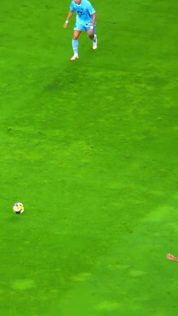 强!慢动作看亚马尔穿裆过掉日本球员,从边路外脚背塞入肋部