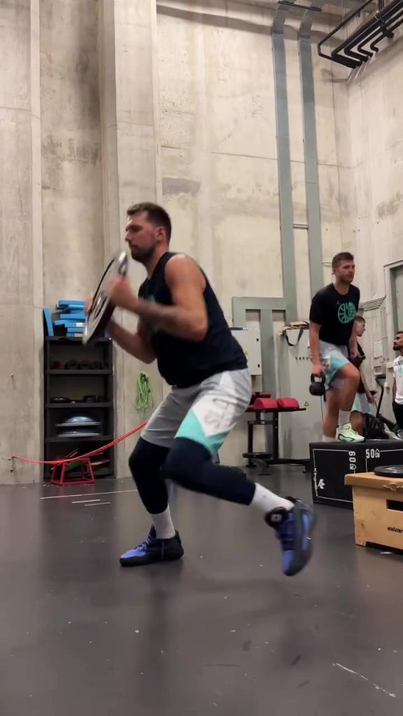 成功减肥28斤!东契奇现在这身形真的是完美啊!