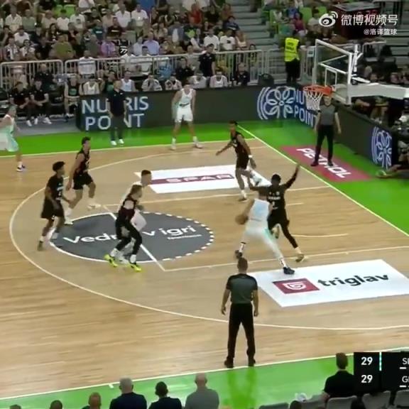 减重之后似乎灵动了很多!东契奇施展出这么丝滑的欧洲步抛投