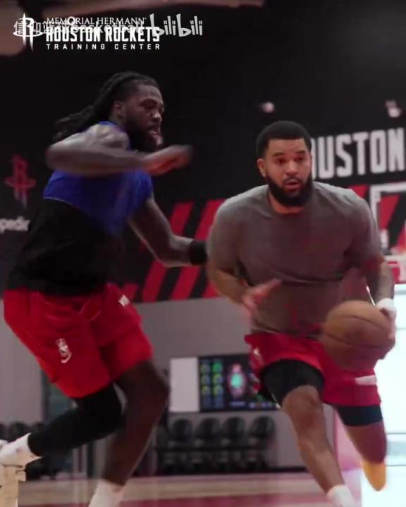 言传身教!范弗利特最新训练视频,不忘指导年轻球员!