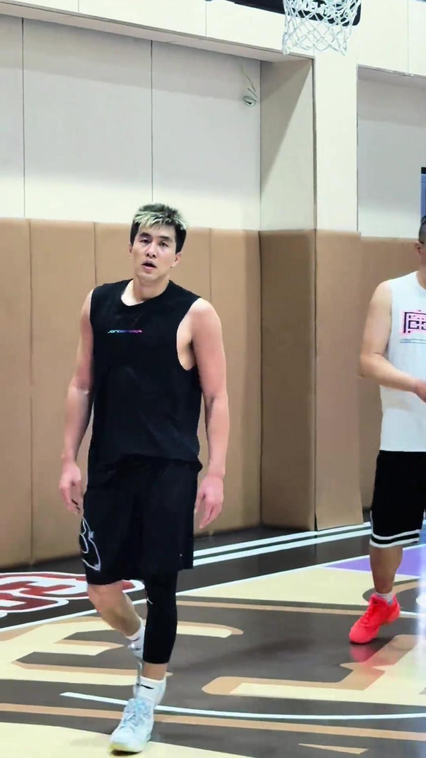 投篮跟喝水哪个简单?郭艾伦:渴的时候投篮简单