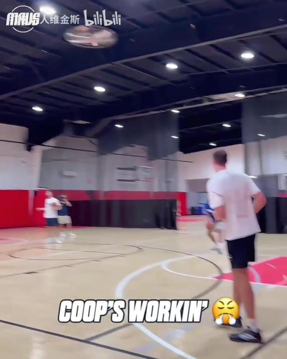 扎实的投篮技巧!弗拉格三分训练弹无虚发!