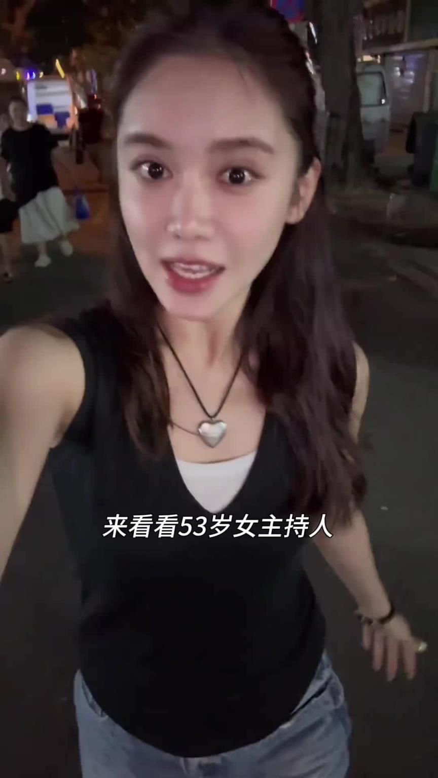 美娜:看看53岁女主持人下班后的快乐有多么简单