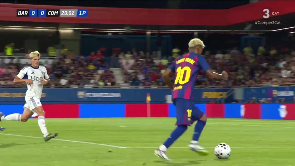 差之毫厘!亚马尔停球内切抽射偏出球门!