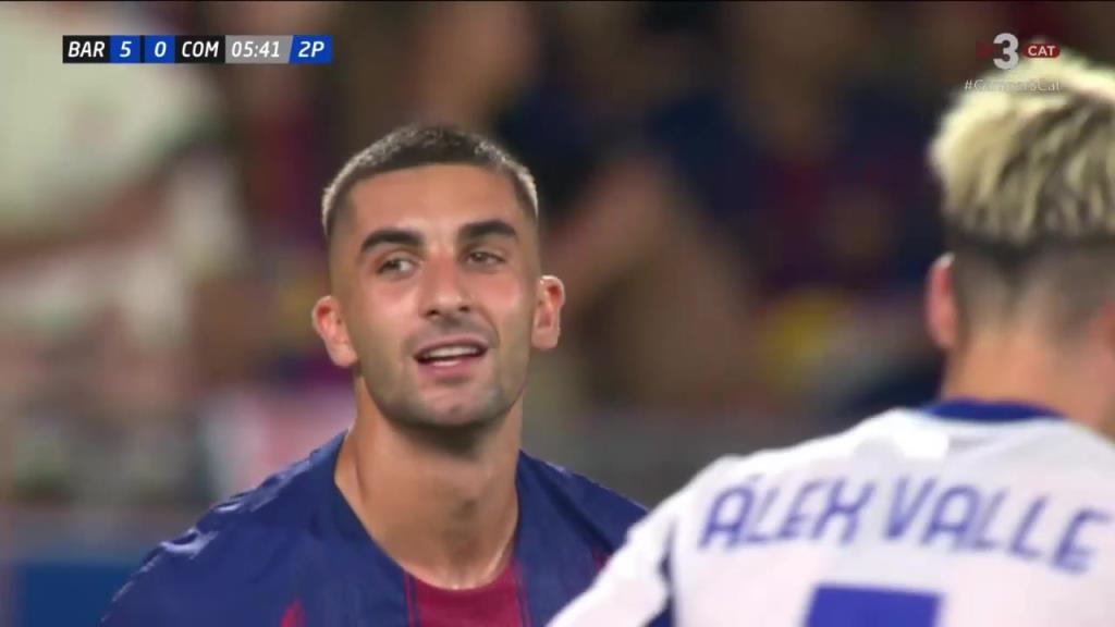 错失良机!亚马尔禁区内横传传中,后点包抄的费兰半空门打偏!