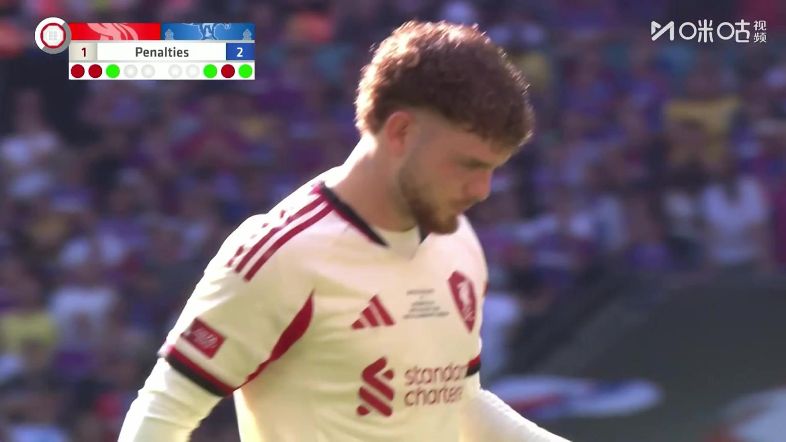 埃利奥特点球被扑出!詹俊调侃:张指的爱将埃利奥特罚丢啦