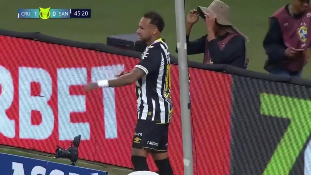 这球居然没进!内马尔门前近距离无人盯防射门竟打飞了!