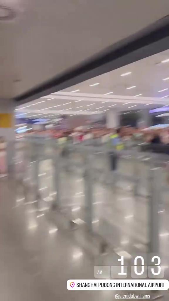 冠军二当家!杰威凌晨抵达中国,接机现场人山人海!