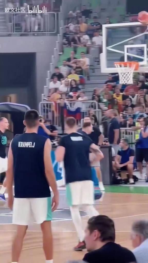 这就是特训的成果吗?东契奇赛前训练上演单臂暴扣!