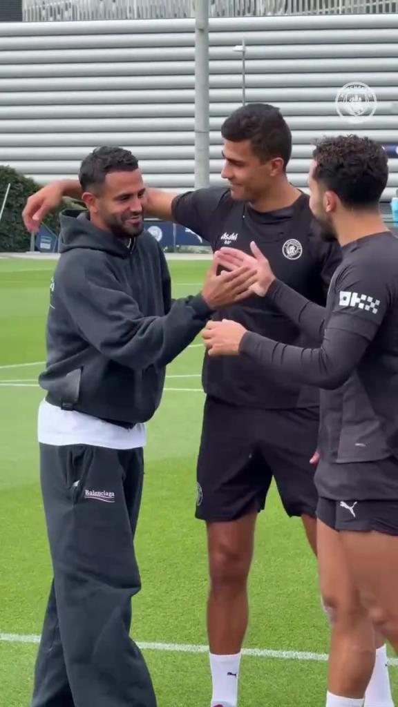 罗德里:快让我好好看看!马赫雷斯回到曼城看望老队友们!