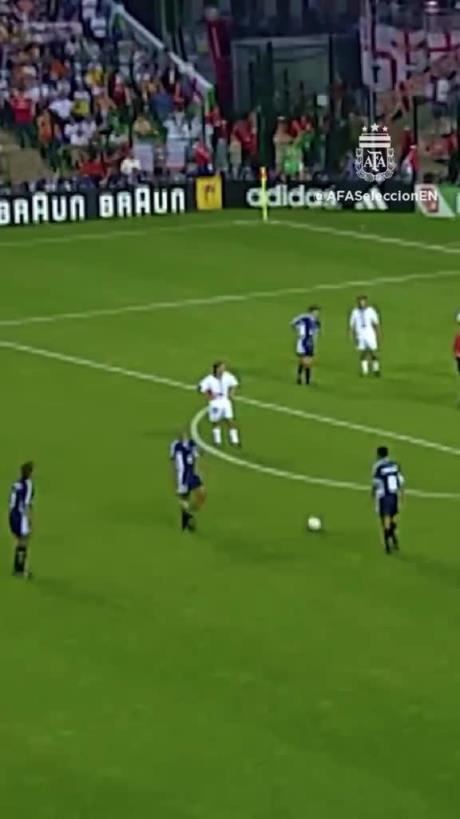 阿根廷官推:98世界杯英阿大战,萨内蒂打进载入史册间接任意球