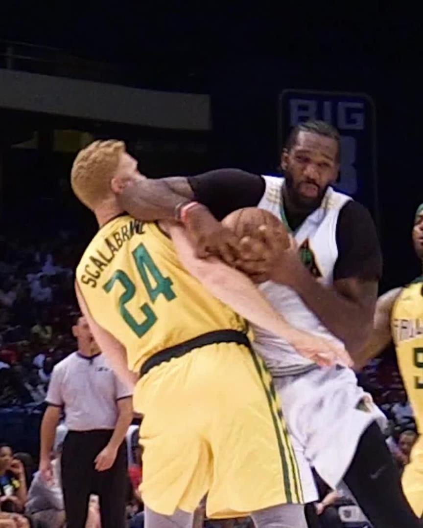 在BIG3联赛还有统治力!奥登在大战“白曼巴”斯卡拉布莱恩