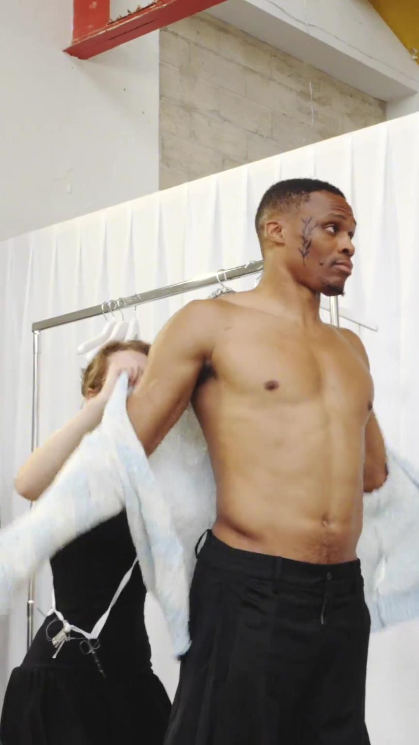 威少登场,这不只是风格展示,更是文化的共振。