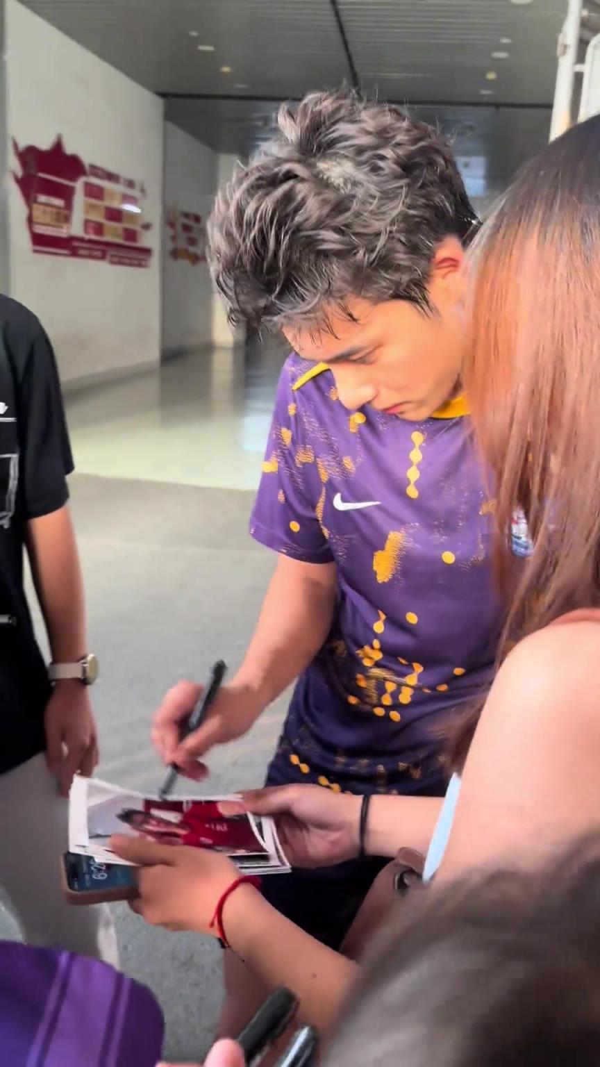 太帅了!网友近距离怼拍李明之子李嗣镕仍全程无死角❤