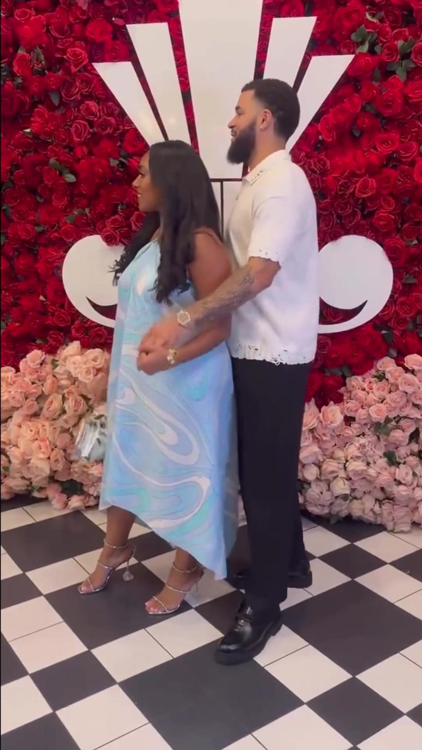 范弗里特大秀恩爱 祝妻子生日快乐！