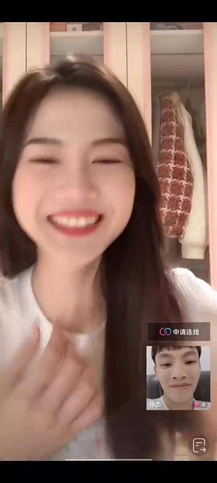 被曝出互相绿互相骗！徐杰与女友此前还在直播中甜蜜秀恩爱呢~