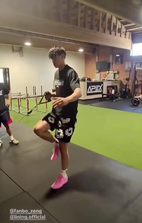 美国康复机构晒出曾凡博最新康复训练视频！看样子恢复得不错！