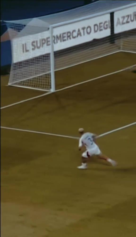 没有人会不喜欢这样的左后卫!迪马尔科踢球总是赏心悦目!