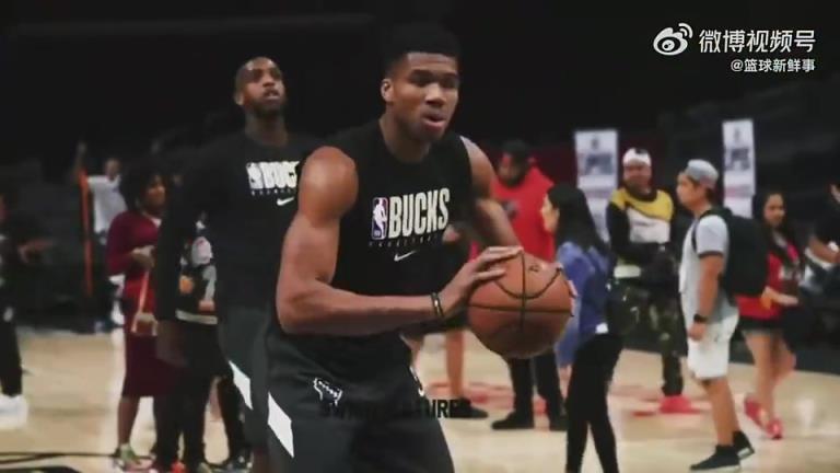 字母哥当初这么瘦的样子,不敢想象会成为后来的希腊怪物