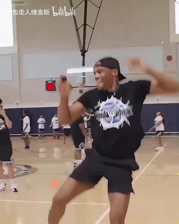 岁月留下了痕迹!威少打板自抛自扣失败:如果是25岁我就扣进了!