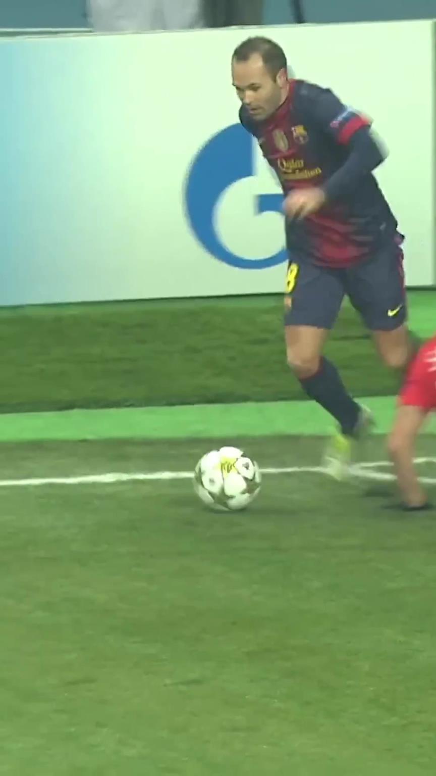 踢球优雅会魔法!中场艺术家伊涅斯塔!