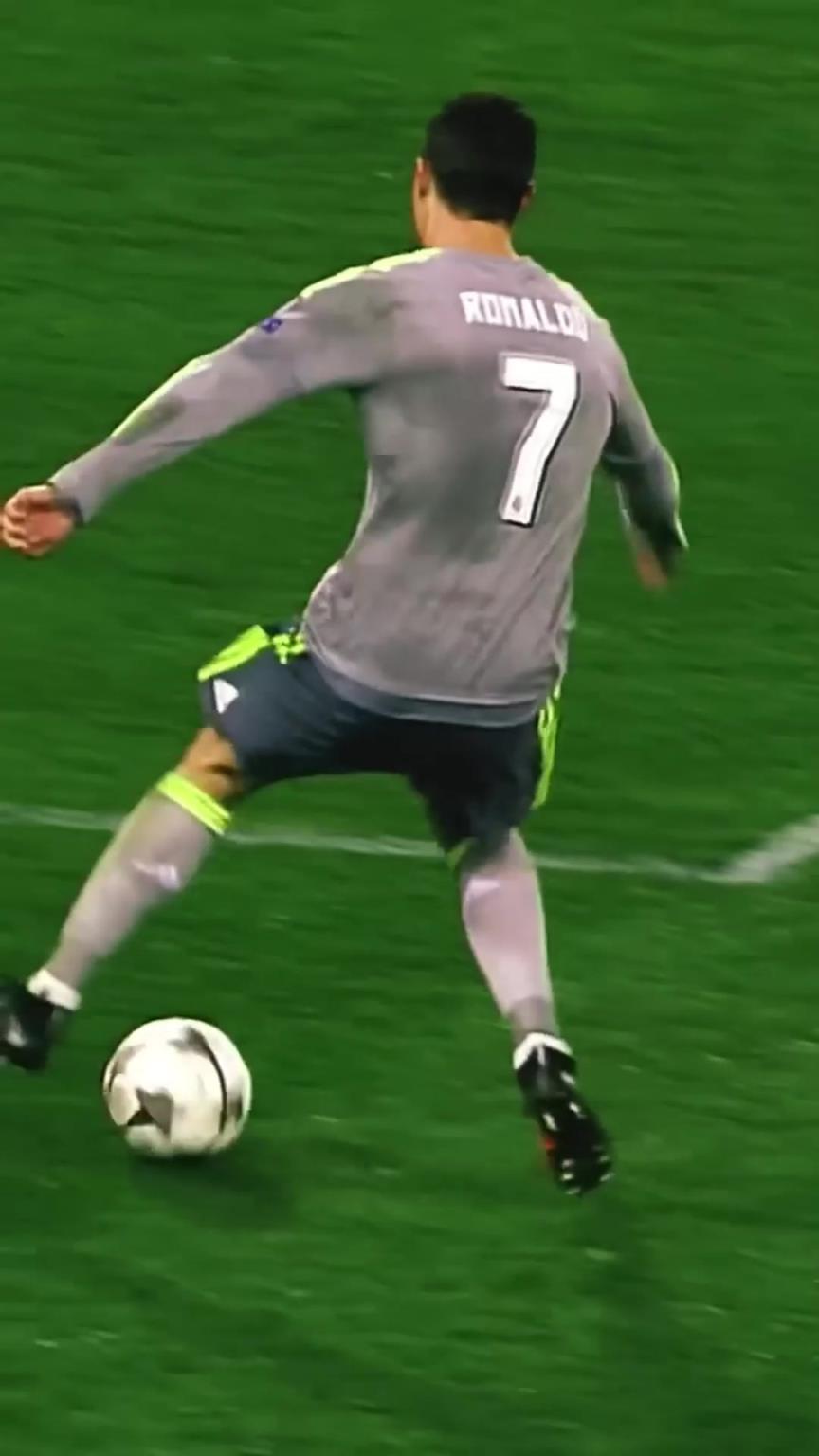 绝妙进球!C罗脚后跟内切完成世界波破门!